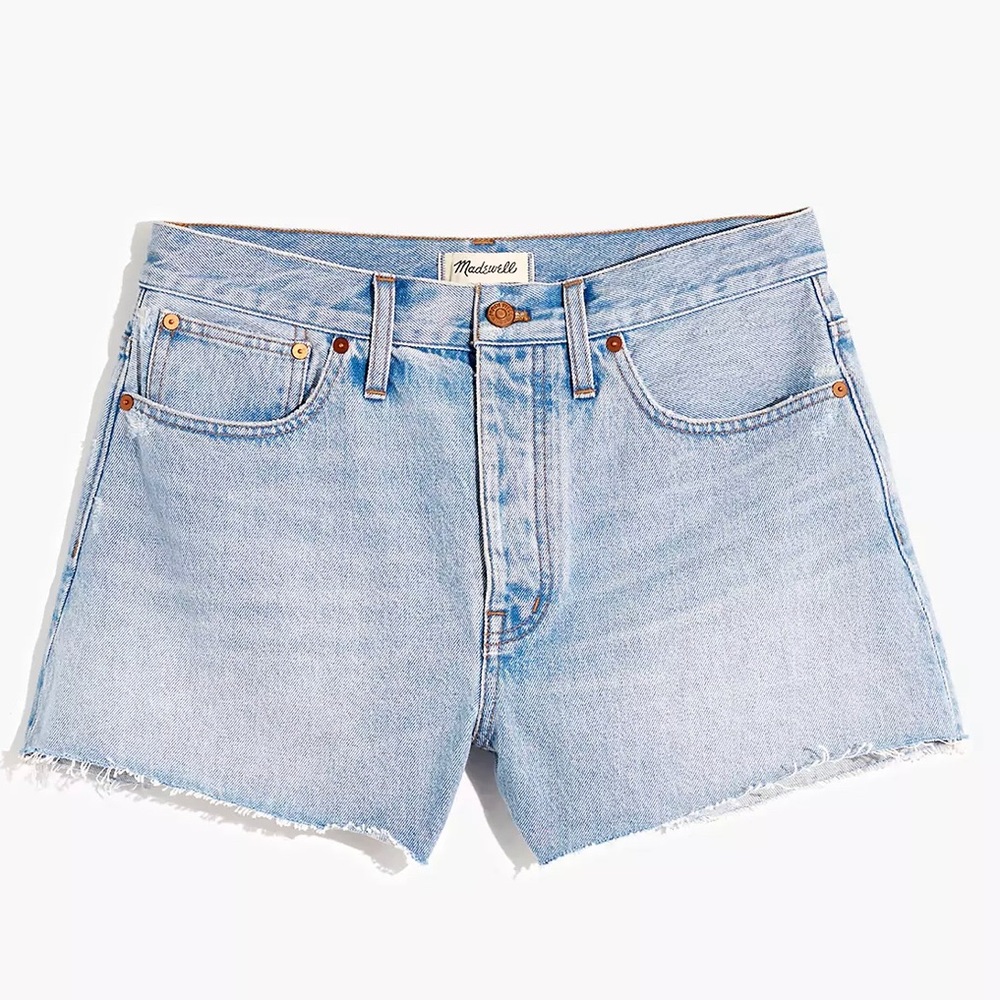 Curvy Relaxed Denim Shorts in Cedarcroft Wash